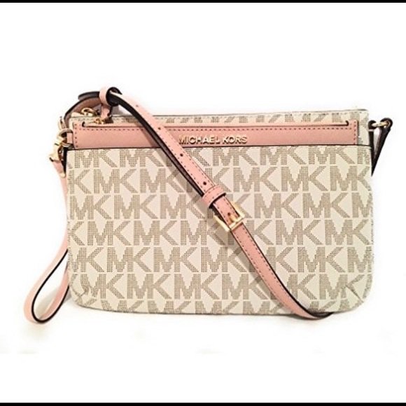 DMakeupCreation's tweet photo. So good I had to share! Check out all the items I'm loving on @Poshmarkapp from @DMakeupCreation #poshmark #fashion #style #shopmycloset #korsmichaelkors #michaelkors: https://t.co/UVGh2CswTY https://t.co/OOKBA0JRRx