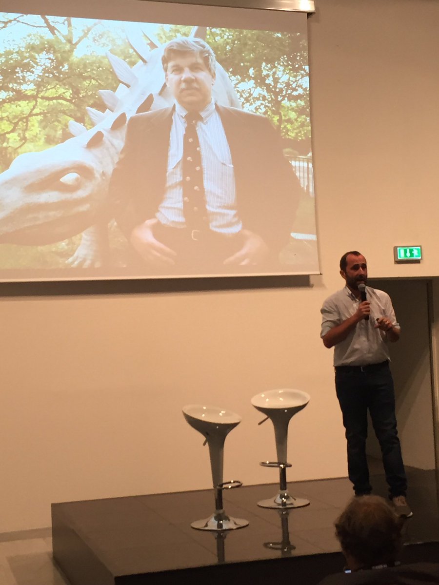 SQcuoladiBlog's tweet image. Se non cambiamo ci estinguiamo @ferrazza @wireditalia #DSL2018 #SDBAwards #DigitalSalesLab