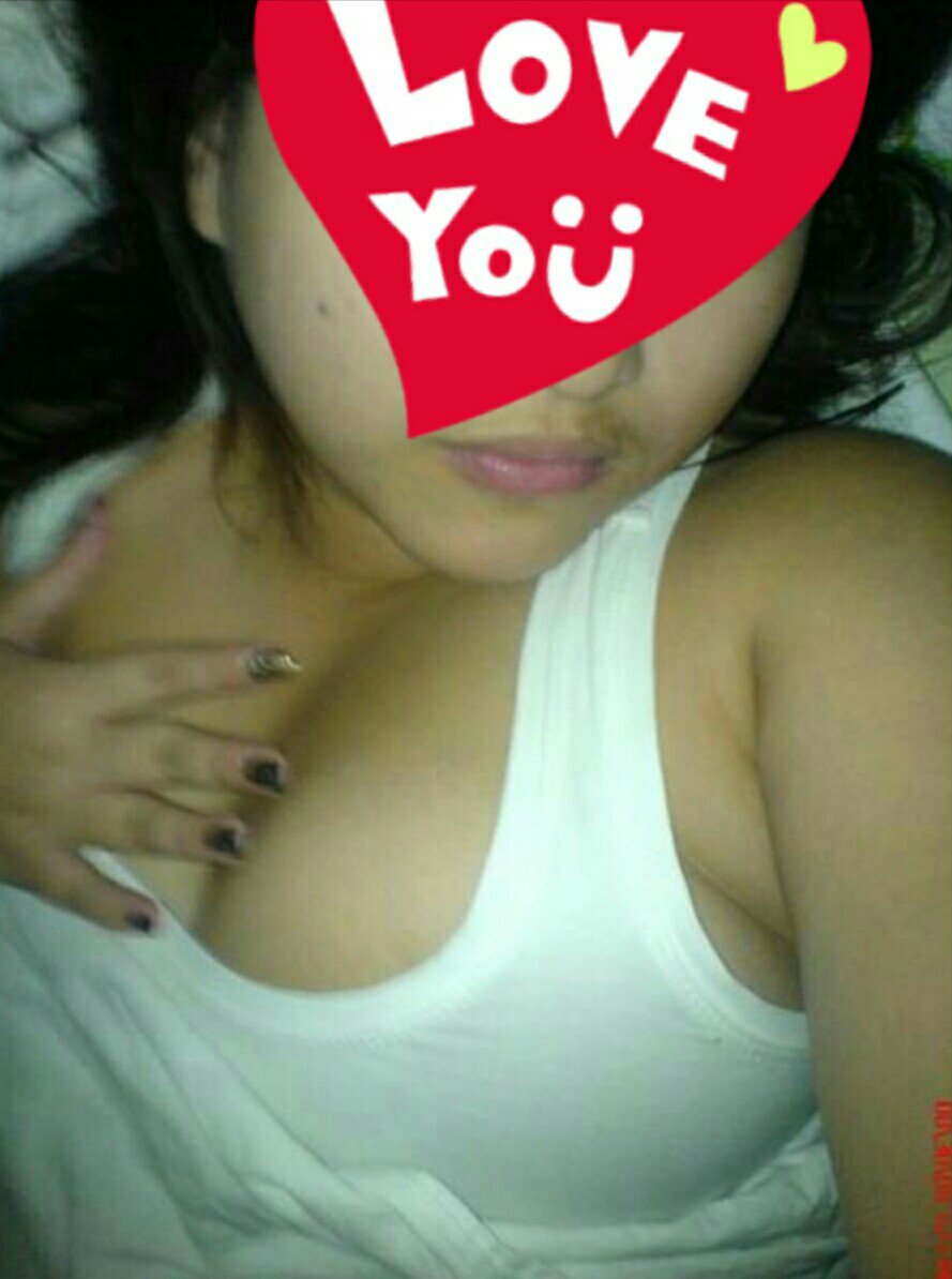 BundaIlys's tweet photo. Selfi sendiri ni dikamar mas. https://t.co/3RQkh3Y61p