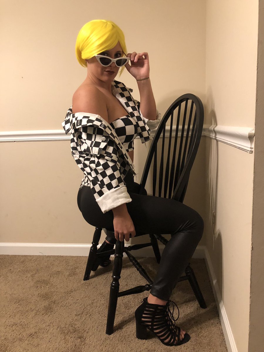 maddiet162's tweet photo. Is she a stripper, a rapper, or singer? #bodakyellow #cardib https://t.co/qg9YzPxhZs