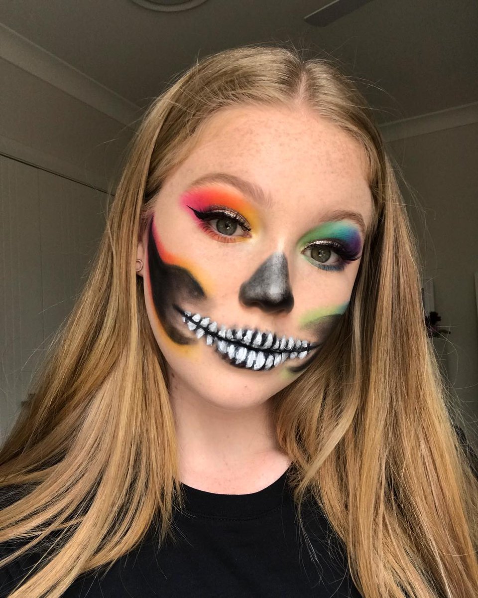Fablooxapp's tweet photo. Halloween makeup ideas 🎃PC:@emilyykatemakeup
1. Mermaid 🧜🏻‍♀️
2. Blank Canvas🔖
3.Pumpkin look🎃
4.Rainbow Skull💀 https://t.co/EsmROi0TXi