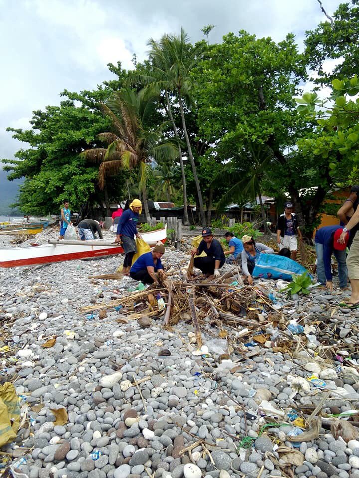 mabalelaw100's tweet photo. Cleaning up Camiguin. Jobs for the poor folks. Thanks DOLE #Biyaya ng Pagbabago. https://t.co/6OiUn1slpp