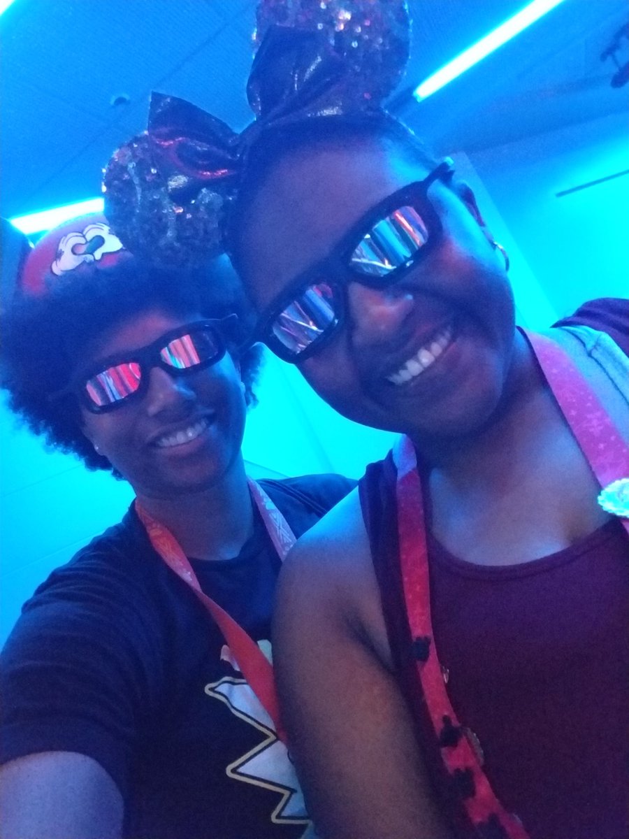 _B0wRaiN_'s tweet image. Happy anniversary to my other half. My best friend. My everything. I couldn't and wouldn't want to imagine my life without you. 💜

I love you so much 💚

#4yrsdown #Alifetimetogo