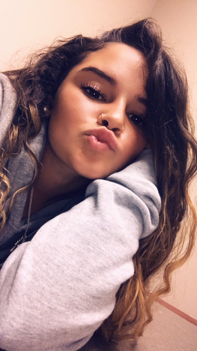 lexalu_'s tweet photo. I was supposed to be studying lol https://t.co/EiSR3VLb3y
