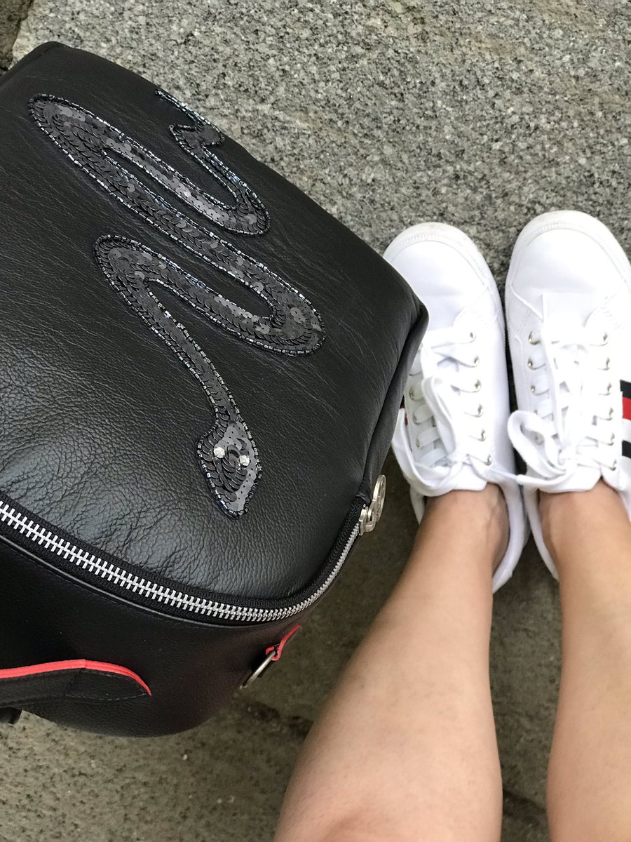 JLANGstore's tweet photo. Who said ‘Power Heels’ ?? ... #Isay ‘Power Sneakers’ !!!💥
•
#backpackers #traveltips #laptopbag #sneakertrend #backpack #bagoftheday #CostaRica #sneakers https://t.co/CwMXhJHgVU