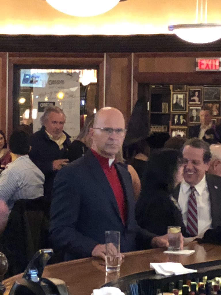 berrygiant's tweet photo. @notthefakeSVP Cardinal SVP at the bar @GibsonsSteak https://t.co/L7H9lHDMyu