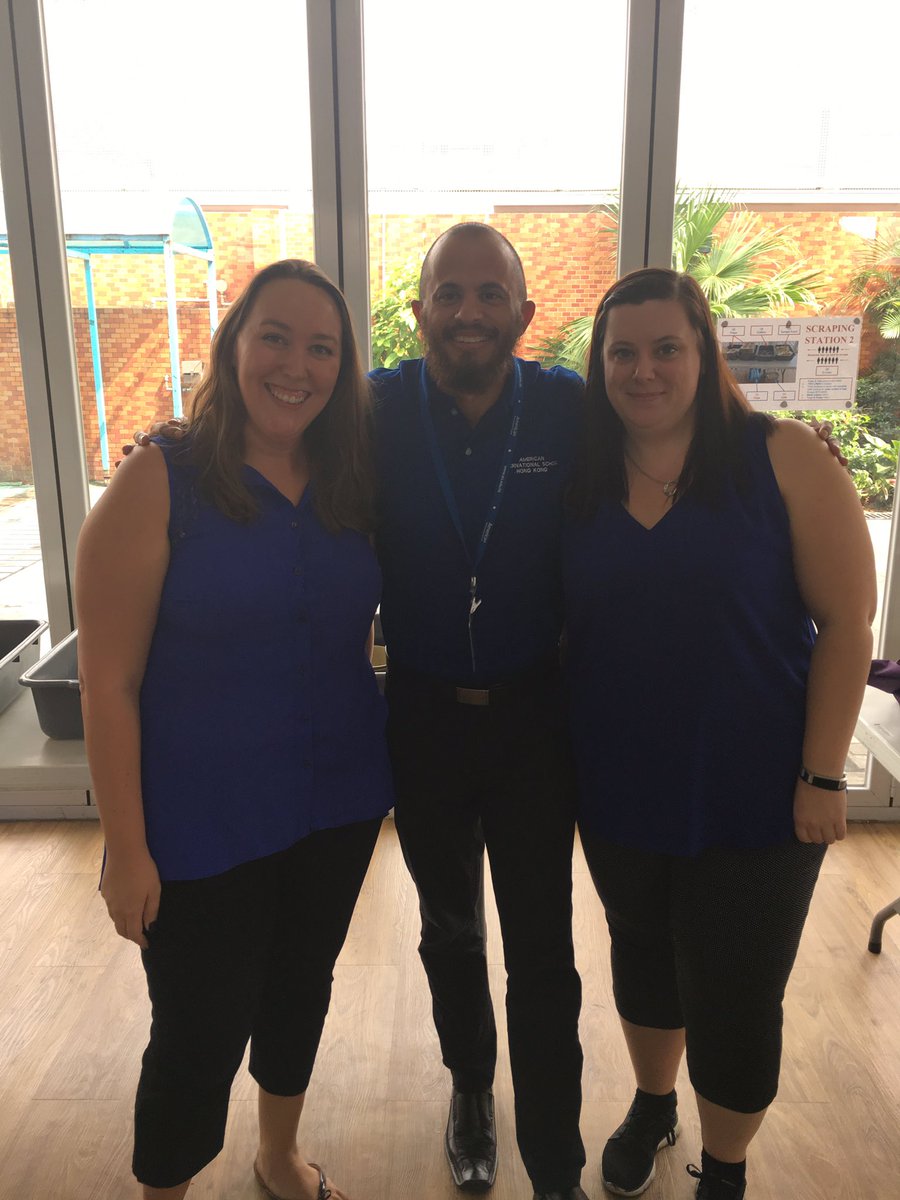 Meg_Rob22's tweet photo. On Fridays we wear blue @aishongkong #totalaccident #greatminds #thinkalike #studentsupportteam #redbrick125 @HLHendrickx https://t.co/PczQ5okW4s