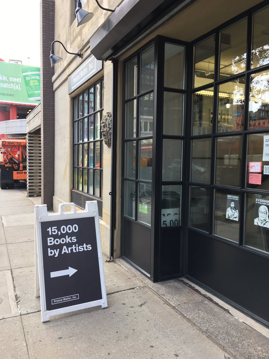 Cafeめがね書房 Sur Twitter 先週の旅で立ち寄れたニューヨークの本屋さんの記録その こちらもチェルシーにある書店 Printed Matter Inc 現代美術 アーティストブック Zinなど他には無いアート専門の本屋さん Cafeめがね書房の休日 Inニューヨーク