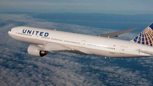 JaviYMar's tweet photo. ¿Cuál ha sido tu despiste más monumental? Un piloto de United Airlines se equivocó de avión y tuvo que dar la vuelta en pleno vuelo porque era demasiado grande y no podía aterrizar en su destino. Si superas eso (o te acercas) llámanos al 900 444 100 #JaviYMarConectados https://t.co/vJ0AaIJZiy
