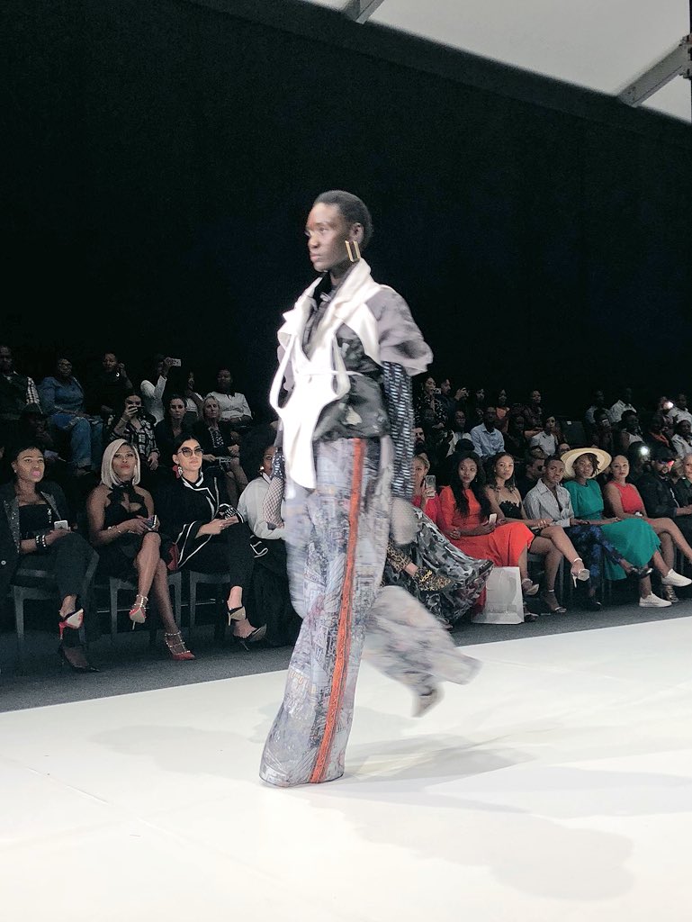 Lloydi_Boy's tweet photo. @cliverundle for #BRICSDesignerCollection2018 at @safashionweek β¨
#SAFW21
#SAFWwomen
#AW19
#BRICS2018
#BRICSfashionforum2018
@ArtsCultureSA https://t.co/olOoqZDTXh