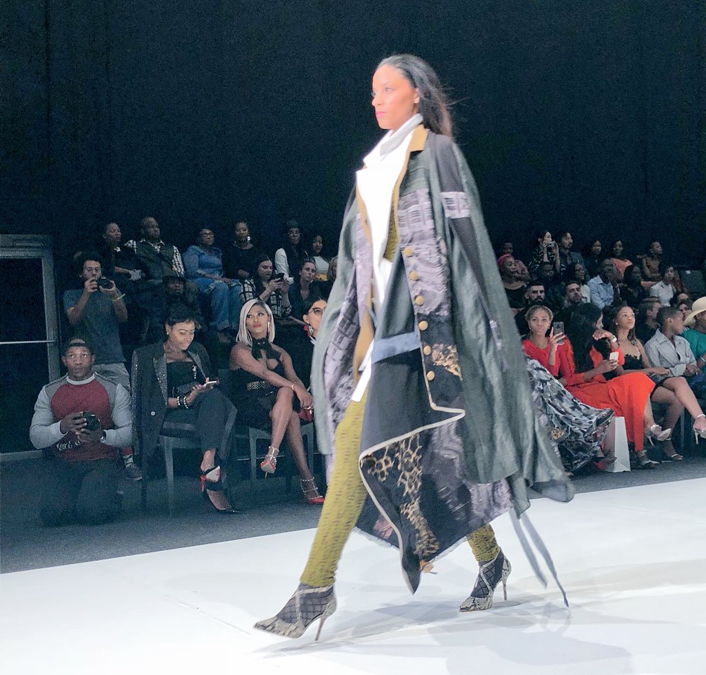 Lloydi_Boy's tweet photo. @cliverundle for #BRICSDesignerCollection2018 at @safashionweek β¨
#SAFW21
#SAFWwomen
#AW19
#BRICS2018
#BRICSfashionforum2018
@ArtsCultureSA https://t.co/olOoqZDTXh