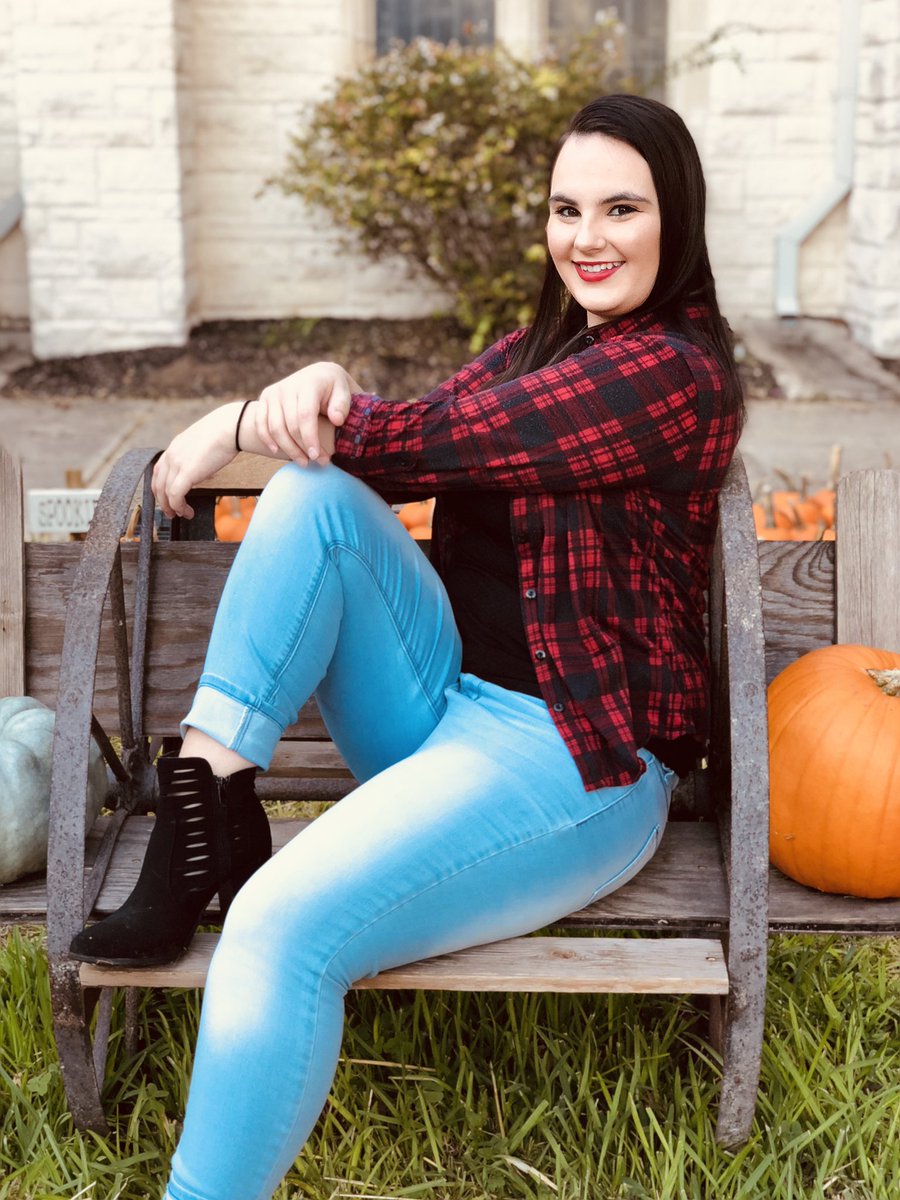 SmashMeLuke's tweet photo. I love fall❤️ https://t.co/Qotz8ODSFy
