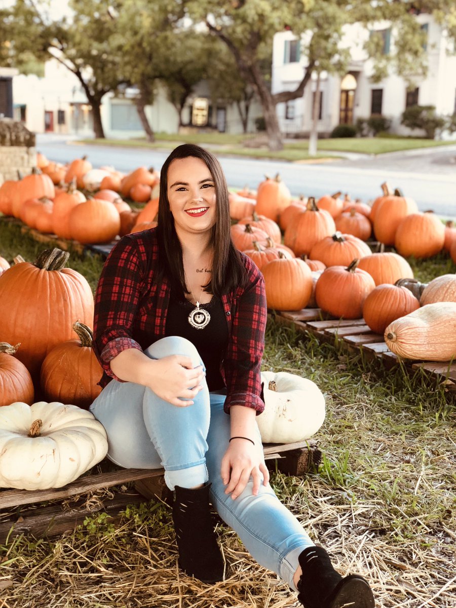 SmashMeLuke's tweet photo. I love fall❤️ https://t.co/Qotz8ODSFy