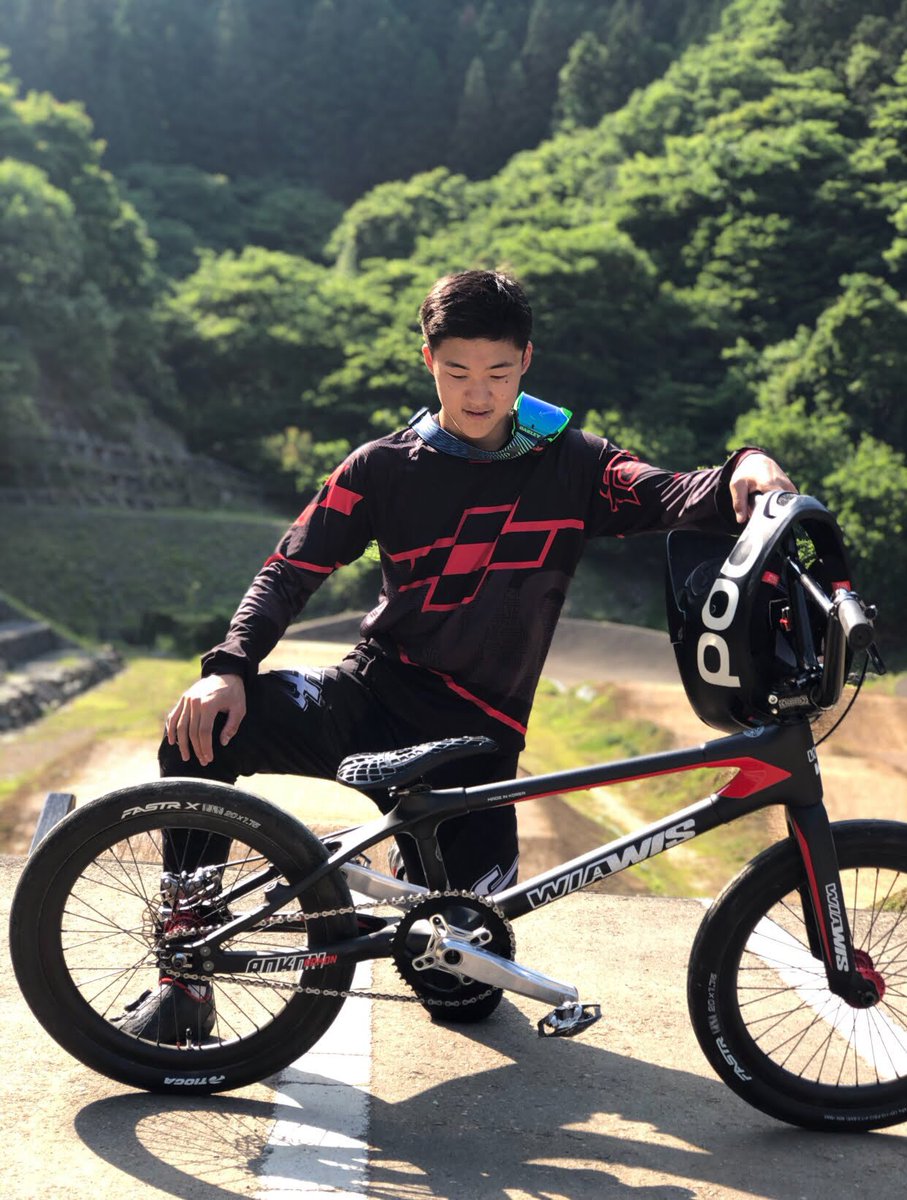 AsumaNakai's tweet photo. 新潟県上越市出身。5歳からBMXレースを始めて今年で13年目です。東京オリンピック金メダルを目指して世界各国を転戦しています。
BMXのこと、滞在先の国のこと、くだらないことも含めて発信していきます。
質問等大歓迎です https://t.co/WKKKAbV2uB