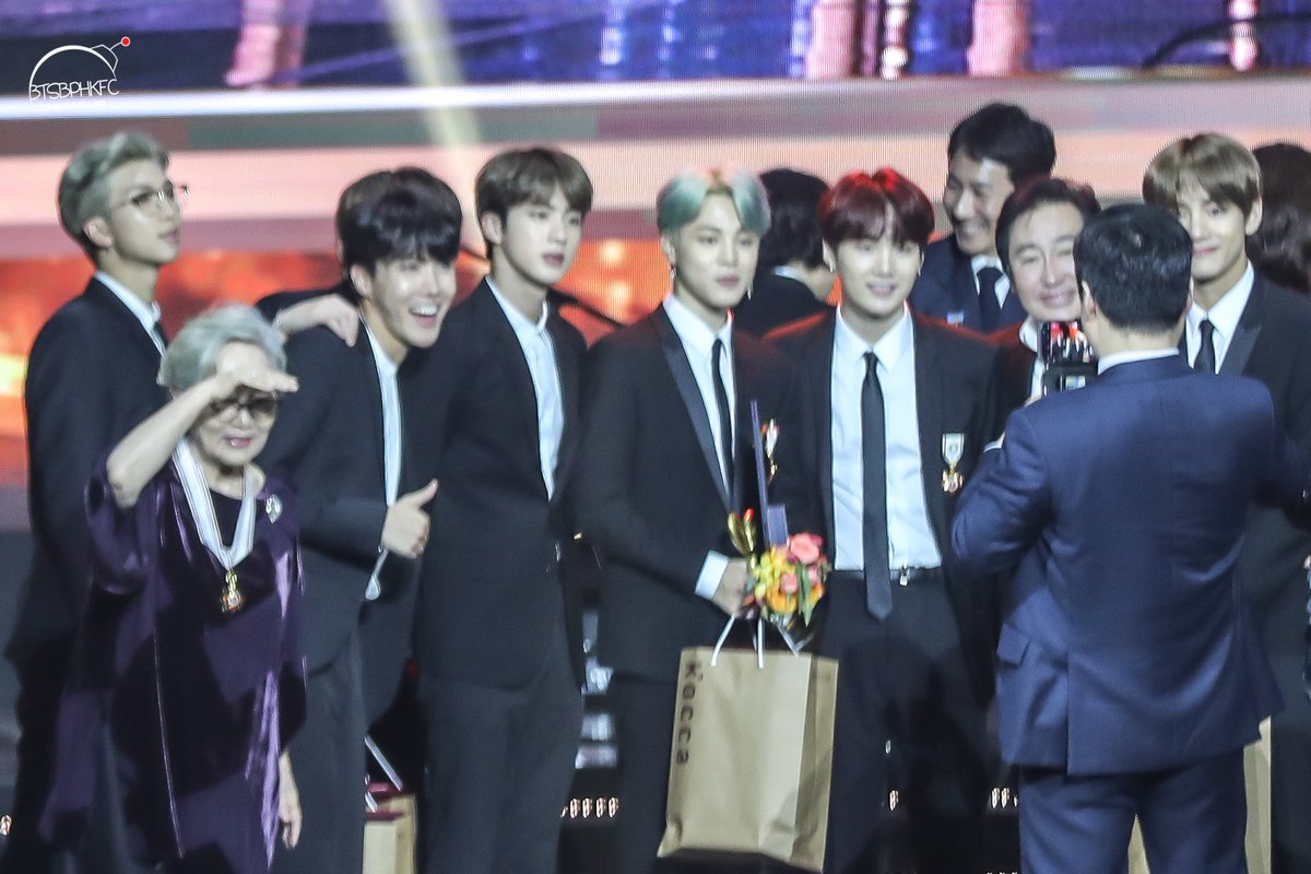 181024 대중문화예술상
#방탄소년단 #BTS #지민 #제이홉 #슈가 #진 #알엠 #뷔 #정국 #OT7 <a href="/BTS_twt/">방탄소년단</a> 

Always our SUPERHEROES 🦸‍♂️