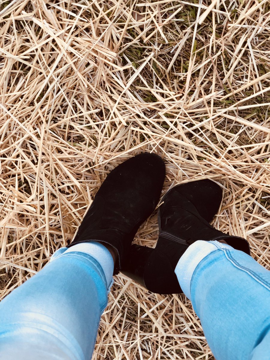 SmashMeLuke's tweet photo. Flannels booties and pumpkins 🎃🎃❤️❤️❤️🍁🍁🍁🍂🍂🍂 https://t.co/SvImaEUZDf