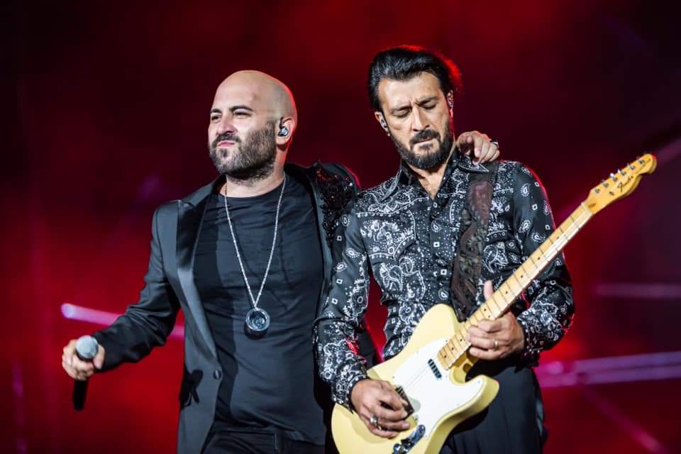 QPCNC_Negramaro's tweet photo. Sei tutta la musica che vogliamo #giulianosangiorgi #mrlele 
Buon compleanno guerriero #forzalele ❤ auguri #amorechetorni https://t.co/iyxjDuJbXB