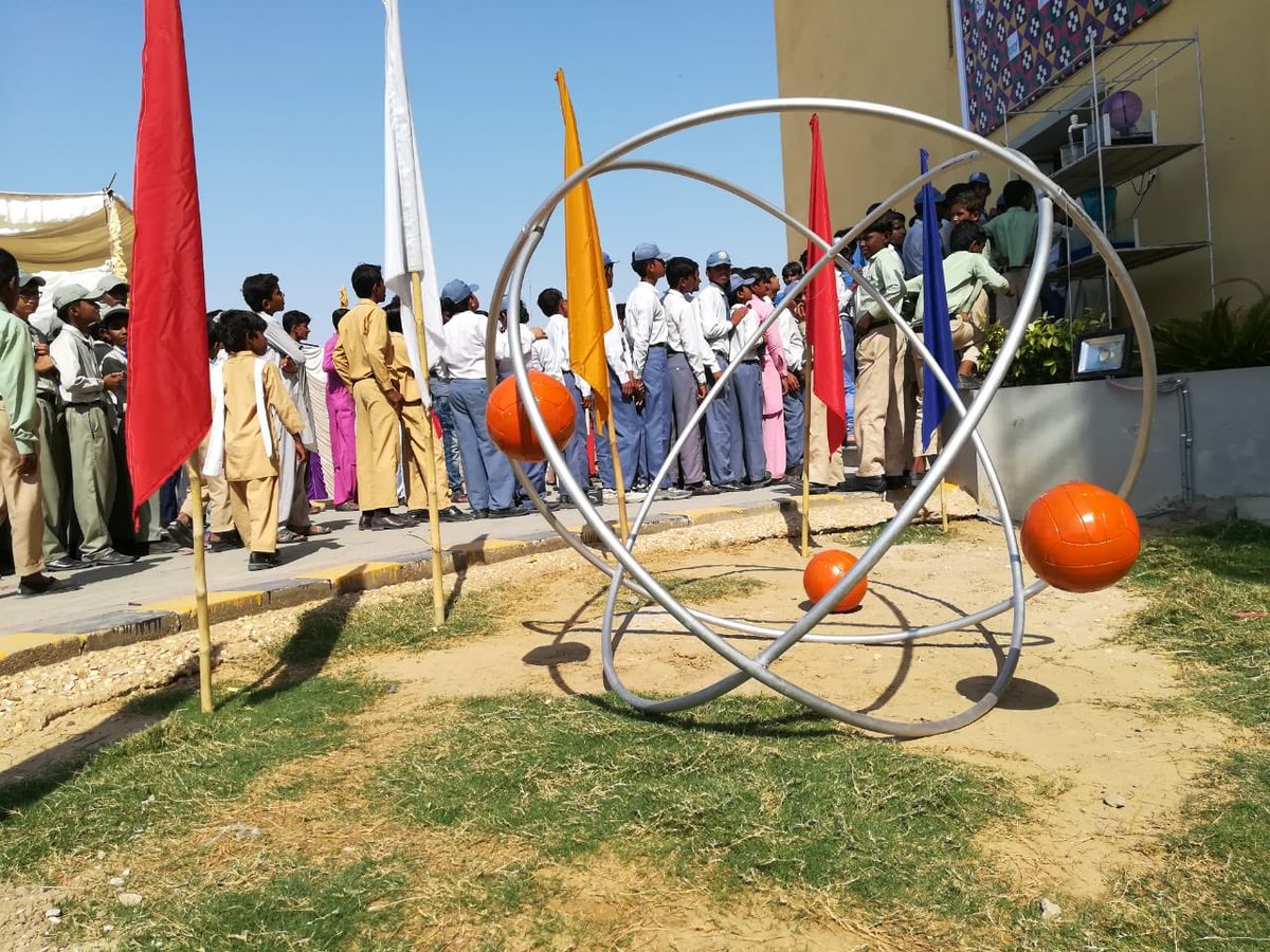 DawoodTdf's tweet photo. Crowd coming in at #TDFMagnifiScience Thar Exhibition #TCFSchool #Engro Campus #Islamkot #MagnifiScience #MagnifiScienceTravels #MagnifiScience2018 https://t.co/Y8DI5m134Q