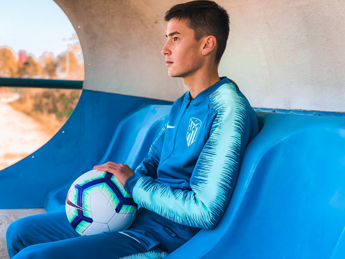 espacefoot_lms's tweet photo. L’Atletico te dévoile une tenue aux couleurs estivales☀️☀️
Viens découvrir l’ensemble de la collection Nike fraîchement débarquée dans ton store Espace Foot ⚽️ 🔥☀️
————
#espacefoot #atleticomadrid #atletico #griezmann #lemar #nike #nikefootball #store #newcollection #football https://t.co/97otZwPMqj