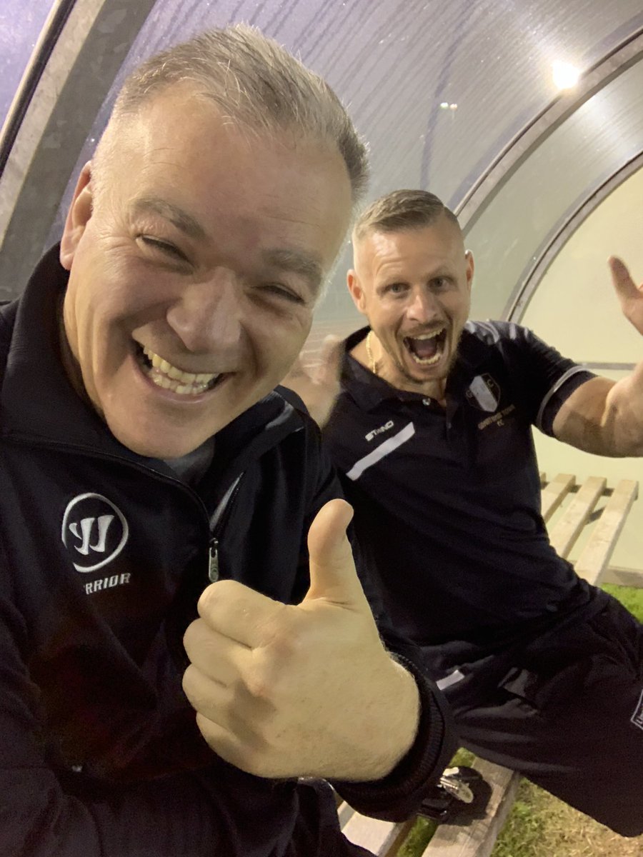 wardy_5's tweet photo. When you think your phone is safe with senior staff members @granthamtownfc @GranthamAcademy 😂   #Chairman #AcadamyManager #HeadPhysio https://t.co/QwlMwz7x1L