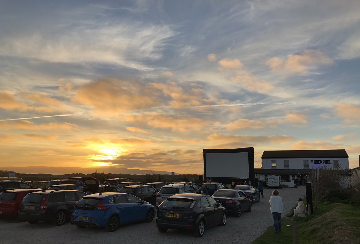 We were very lucky to get a beautiful sunset for our very first Drive In Cinema on Wednesday!Were you here?We’d love to hear how you enjoyed the evening 😉 #GreatestShowman #therockpool #outdoorcinema #skylightcinema #cinemabythebeach