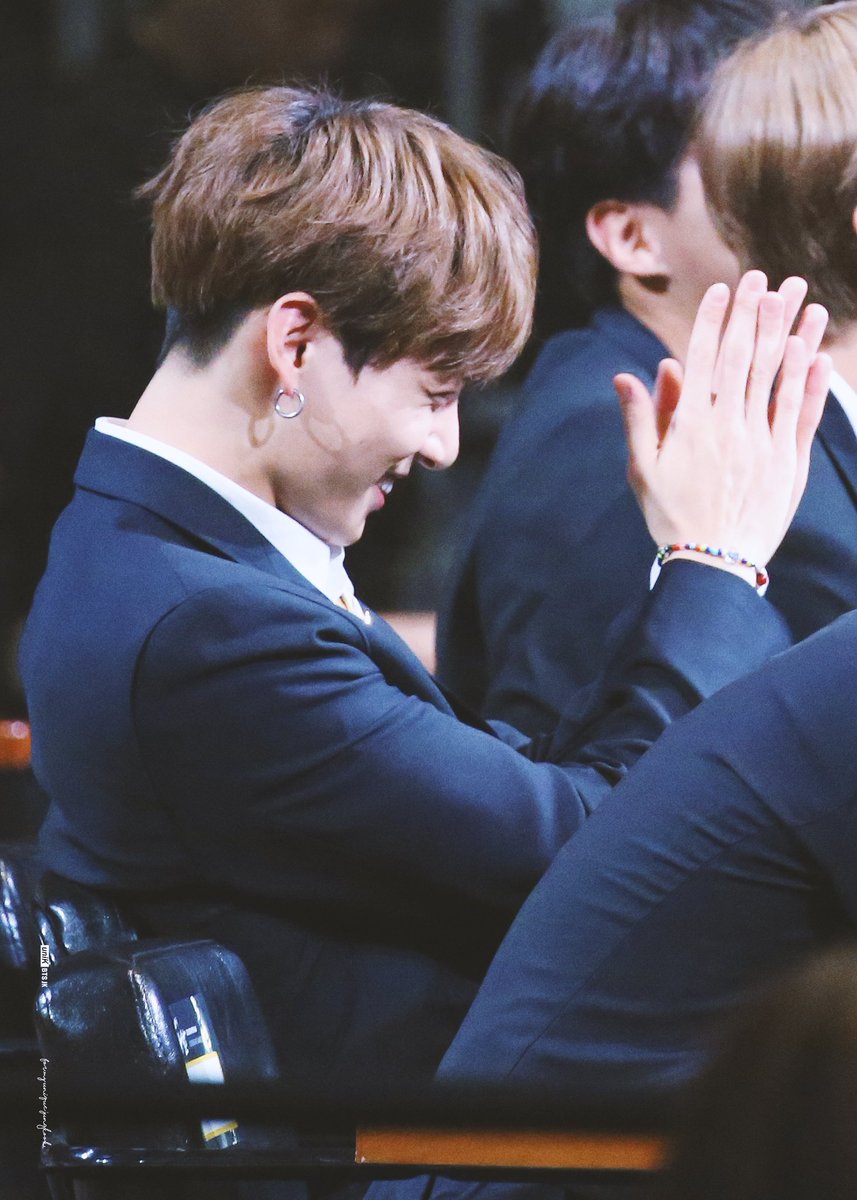 uniK_901's tweet photo. 181024 대중문화예술상 
 
🥕Your smile is all I want☺️

#방탄소년단 #정국 #황금막내 #꾹이 
#BTS⁠ ⁠ #JUNGKOOK #KOOKIE
@BTS_twt https://t.co/4gsyexZC1C