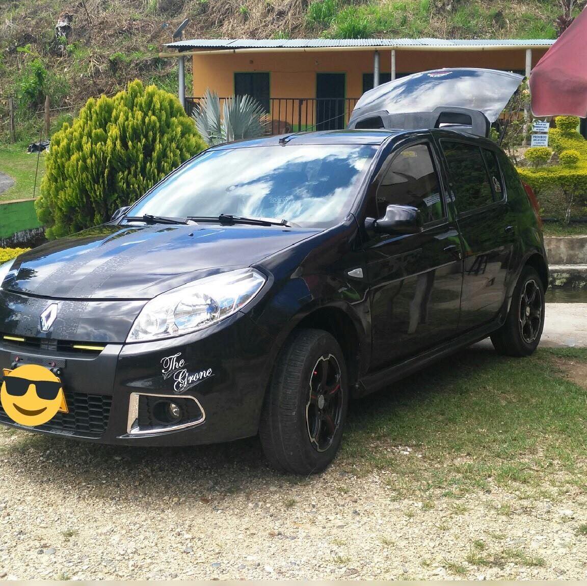 Nikossierra's tweet photo. #RoboBogota #VehiculoRobado Por favor Compartan hace 30 minutos aproximadamente fue robado vehículo Sandero negro modelo 2015 Placas IDZ157 de Bogota sector 7 de Agosto https://t.co/ZY6zx97x8A