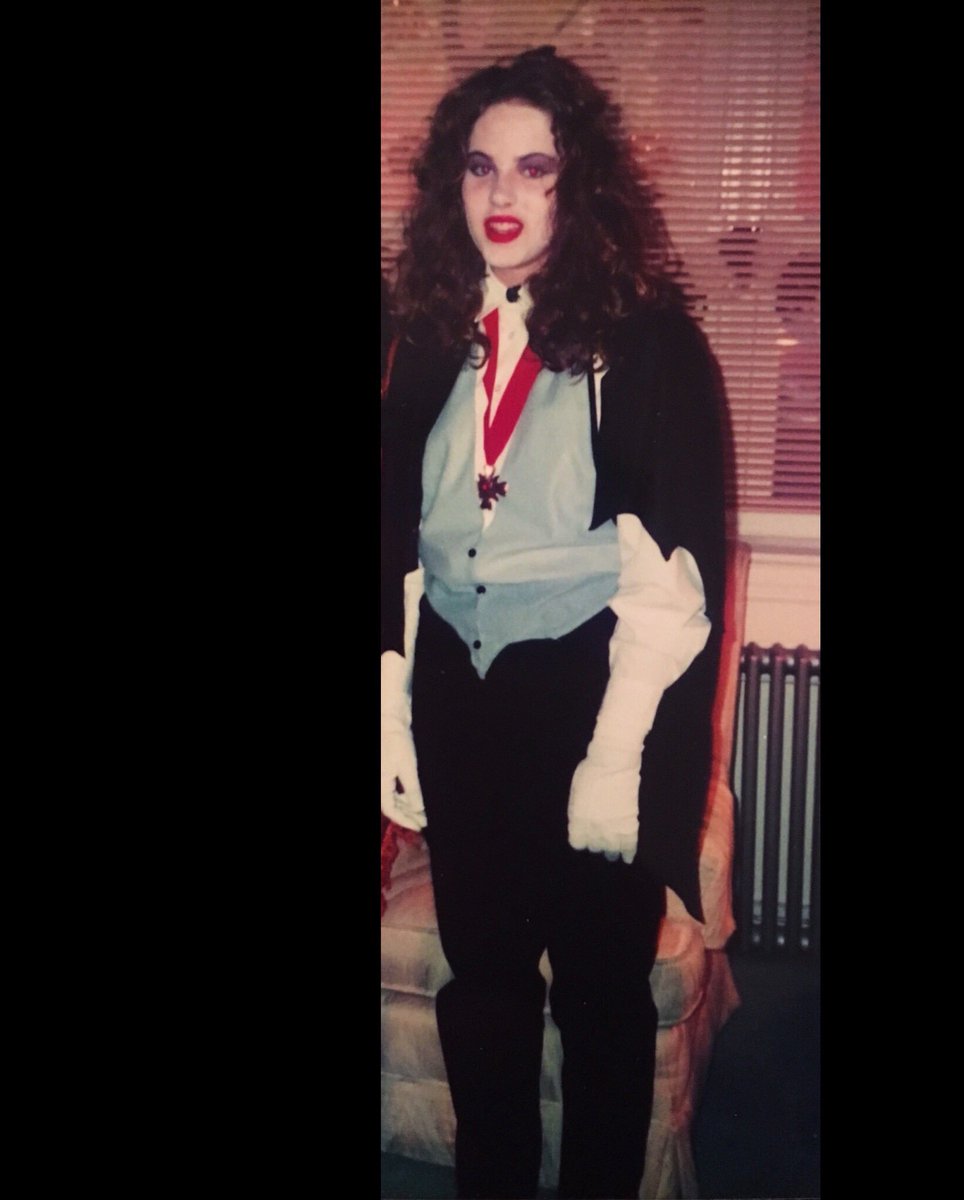 erinillustrates's tweet photo. #tbt to when I was an awkward middle-school-age Dracula ⚰️ #halloweentbt #annericefan #howdidinotknowiwasbi #genderswappeddracula #queervampire #the90s https://t.co/NGnjvnJzHK