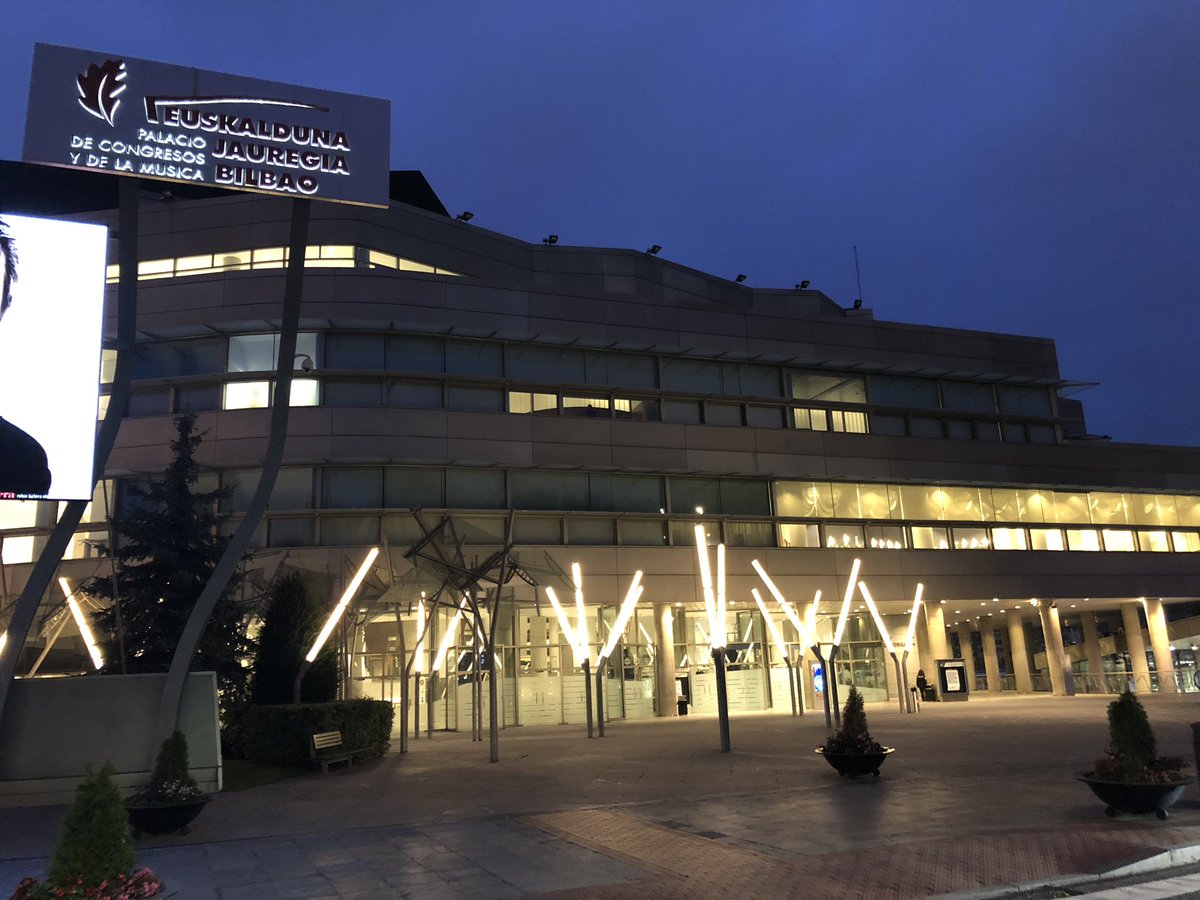 LluisMontoliu's tweet photo. Vuelvo al Palacio @Euskalduna_eus en Bilbao, esta vez para participar en el congreso #Labclin2018 pero para mi esta colosal sede está indisolublemente ligada en mi mente a #naukas @Naukas_com y así lo recuerdo siempre @aberron @Irreductible @EDocet @Uhandrea @Maikelnaiblog https://t.co/4MOm061MqL