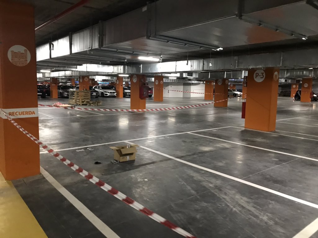 majetoma's tweet photo. Hola @CCTorreSevilla, es normal que subáis el precio del parking a los abonados SIN AVISO, argumentando que se han acabado las obras del mismo, habéis bajado a verlo? #atraco https://t.co/9JsOo0THQz