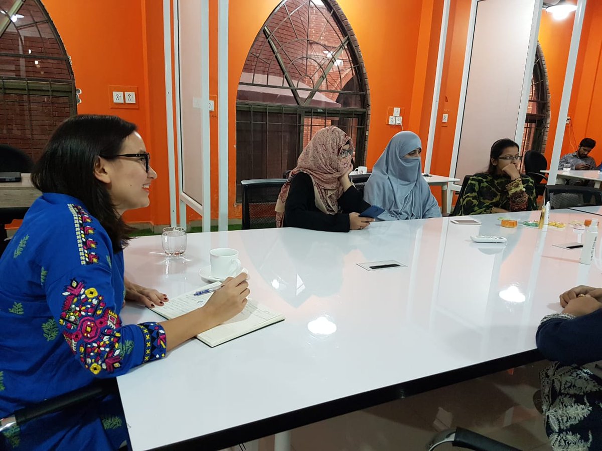 winpcsw's tweet photo. Wonderful exchange of entrepreneurial stories between our guest speaker Belinda Esterhammer &amp; #women #entrepreneurs.

Huge thanks to Belinda, founder NextGen Network &amp; Springboard Group for taking out time for an awesome #firesidechat!

cc:@pcswpb @fauziaviqar https://t.co/WmCZ0yaCiA