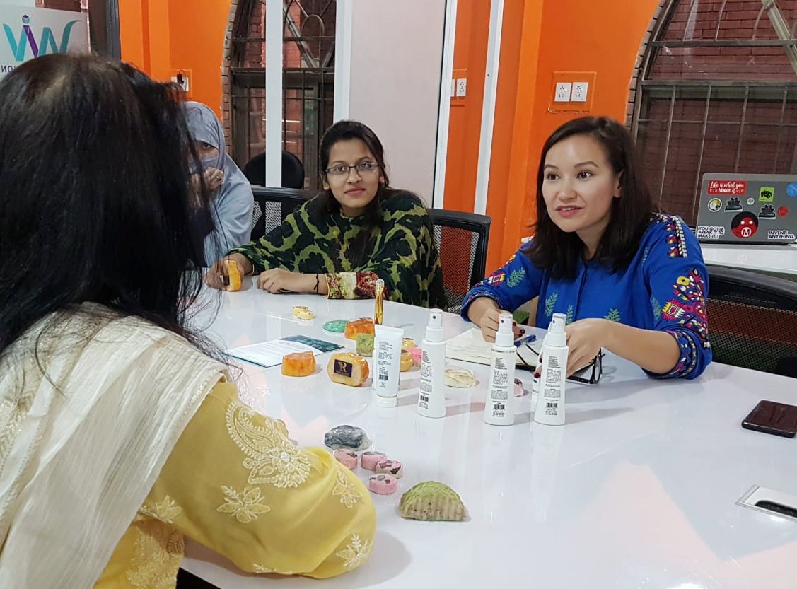 winpcsw's tweet photo. Wonderful exchange of entrepreneurial stories between our guest speaker Belinda Esterhammer &amp; #women #entrepreneurs.

Huge thanks to Belinda, founder NextGen Network &amp; Springboard Group for taking out time for an awesome #firesidechat!

cc:@pcswpb @fauziaviqar https://t.co/WmCZ0yaCiA