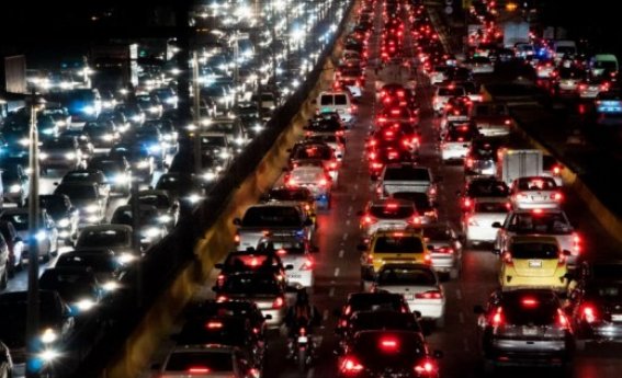 alfonsohernaval's tweet photo. Todos los días la misma cantinela...."TRAFICO DENSO EN LA A3 a la altura de Santa Eugenia", "ACCIDENTE en la M-50 a la altura de Rivas Vaciamadrid"...Y en Rivas ¿que?. ¿Seguimos sin TRANSPORTE PÜBLICO? #TFML9 El peor METRO DE MADRID... @RosaliaGonzalo @bcarabante https://t.co/hkVX89lS51