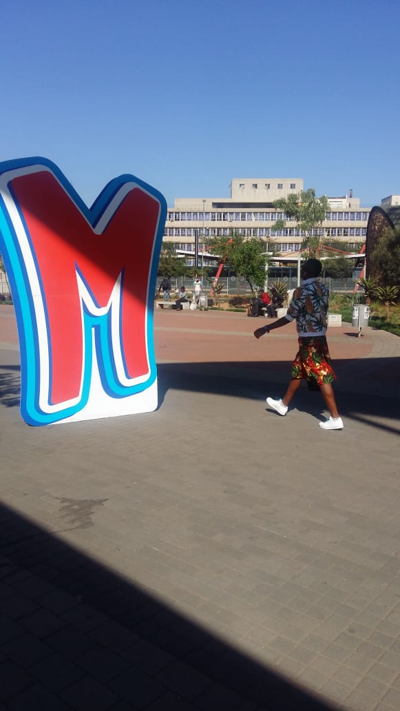 Die M is vanoggend by die Park Gautrain stasie. Het jy die M van @SuperMSA gevolg? Ek het, en ek dink ek weet waarheen dit oppad is 😉 weet julle? #followtheM