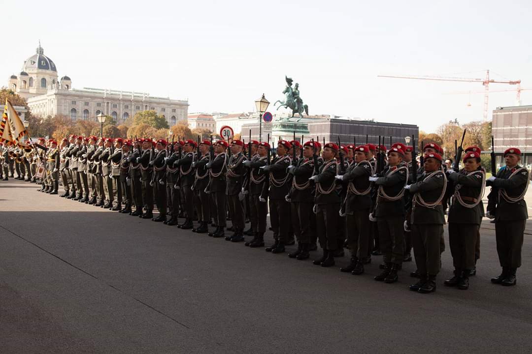 Michael Bauer on Twitter: "#militärabc Die #Garde ist der