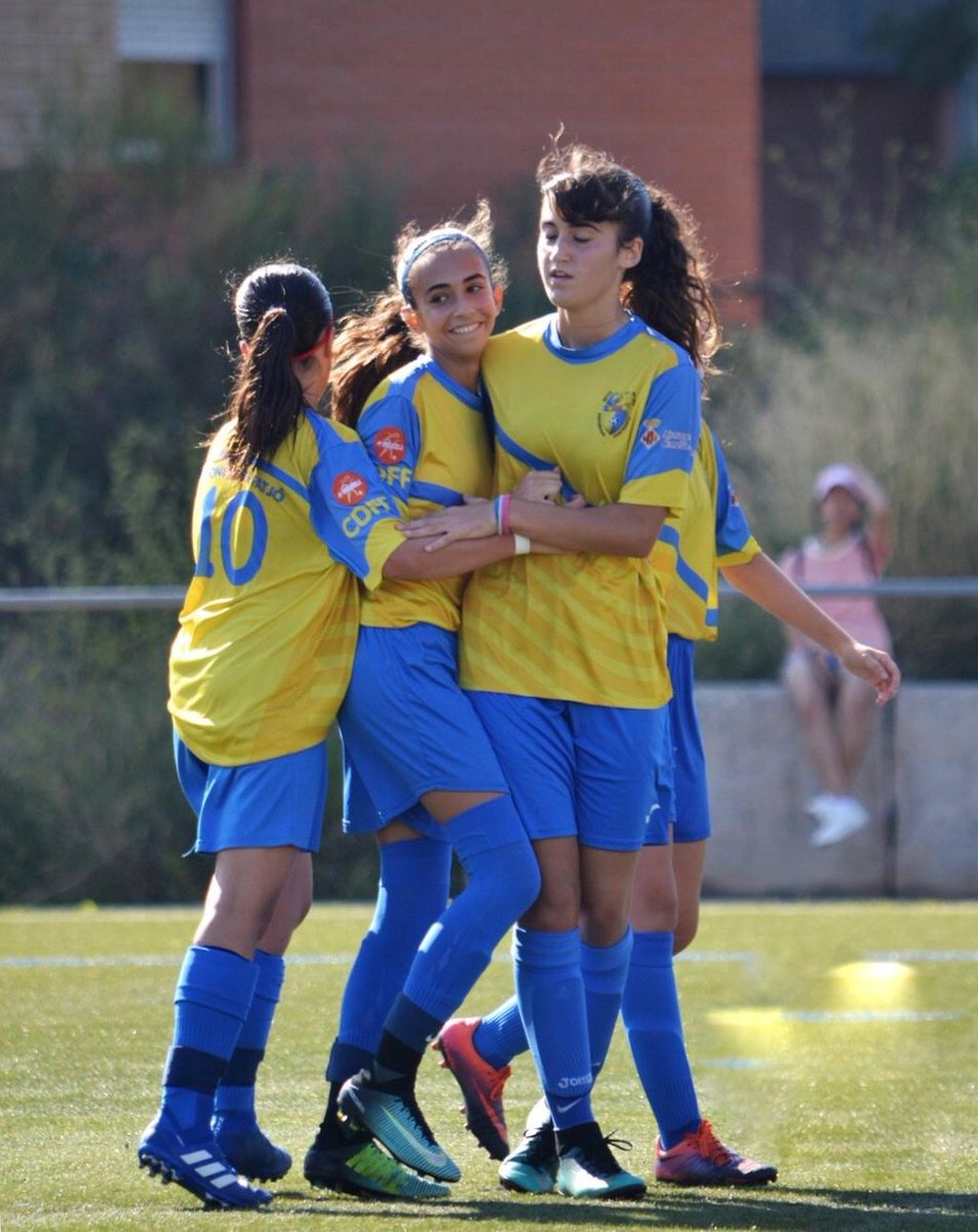 CDFF1977's tweet photo. 🔷 🔶 JUVENIL/CADETE B FEMENINO | La previa
🏆 #2G1 | J4
🆚 @cfmartorell
⚽ Las de Iolanda y Óscar reciben a un Martorell con pleno de victorias como las amarillas, qué vienen de golear (1-7) al Sant Vicenç. Son bajas para este partido María y Kay.
#LaIlusiodUnBarri
#CDFF https://t.co/5c9NiP0XhX