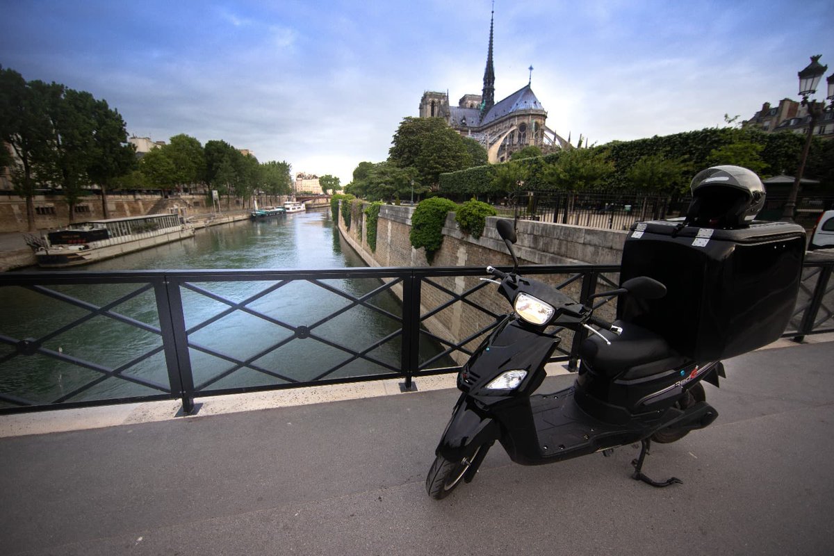 RedElectricFR's tweet photo. De la nouveauté chez RedE ! Une toute nouvelle batterie LG pour nos scooters électriques RedE.
On vous donne rendez-vous sur le blog! ⬇️ #BeRedE 🛵⚡️
https://t.co/snduGKruOy https://t.co/5EDK7ORfIz
