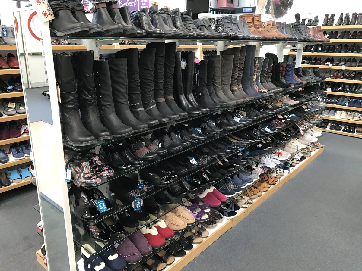 DeBradeleiWharf's tweet photo. Show Autumn you mean business @PaversShoes with our great selection of #boots #shoes #slippers and save 30% or more off RRP on selected styles.  #paversshoes #longboots #ankleboots #autumnfootwear #autumnstyles #bootseason https://t.co/ECiJ3oGaoi