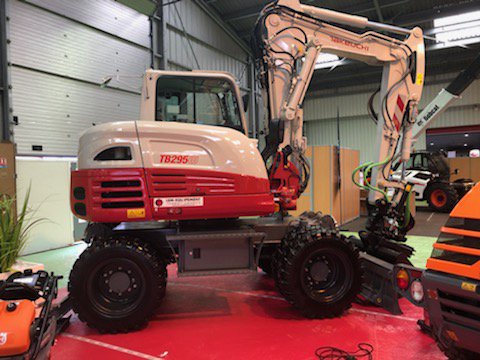 GroupeLem's tweet image. Dernier jour d&apos;@artibat2018 ! Retrouvez-nous sur le stand 👉1A01👈 pour voir la nouvelle pelle #Takeuchi 2150R !
