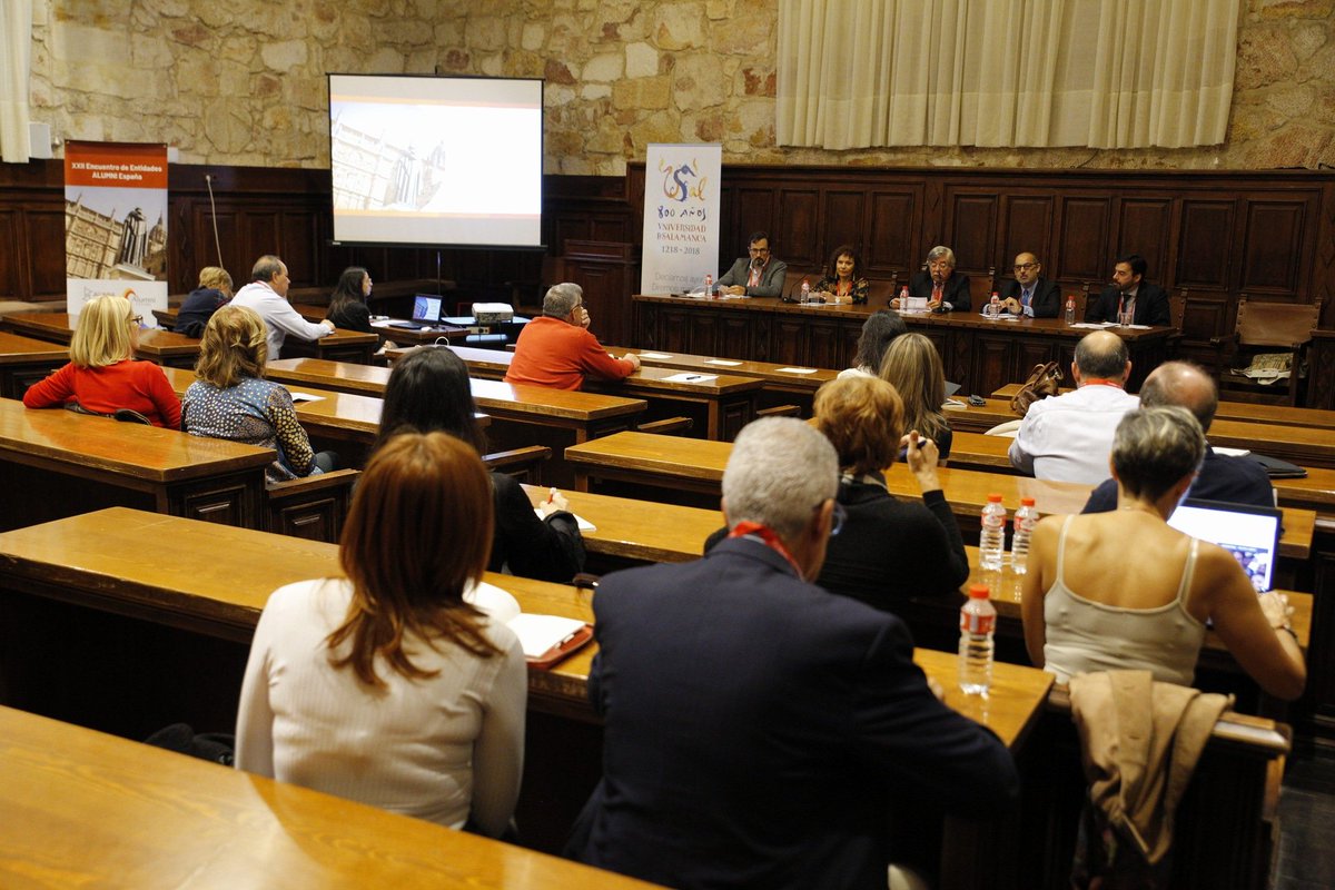 alumniusal's tweet image. #AlumniEspaña2018 | Comenzamos la mañana con una interesante mesa redonda sobre “Buenas prácticas y proyectos con valor en las Entidades 
 Alumni”
