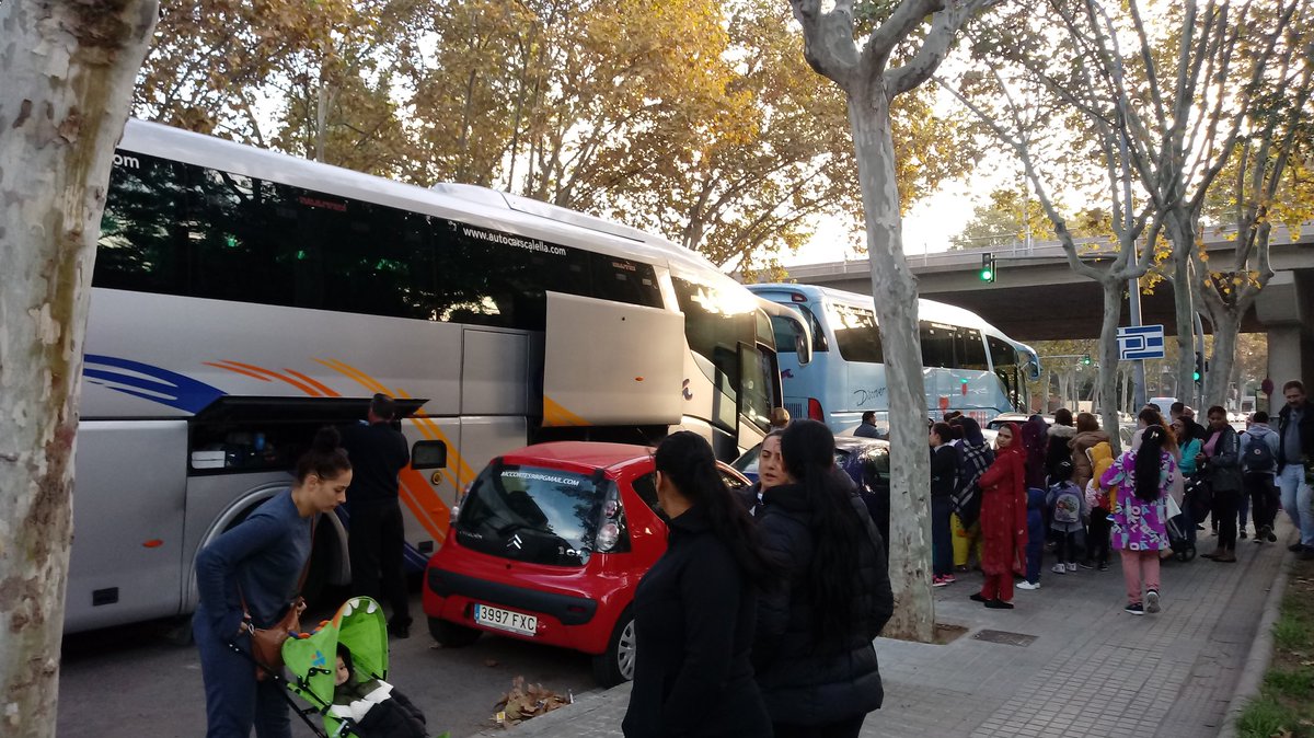 LestonnacBDN's tweet photo. Ja ha arribat el dia! Avui tots els nens i nenes d'Infantil i Primària marxem d'excursio a Gualba!! Gràcies a @ampannac_bcn per regalar-nos els autocars amb els diners recollits a l'Ampaparadeta! @LestonnacBDN https://t.co/4II4PZ8u6e