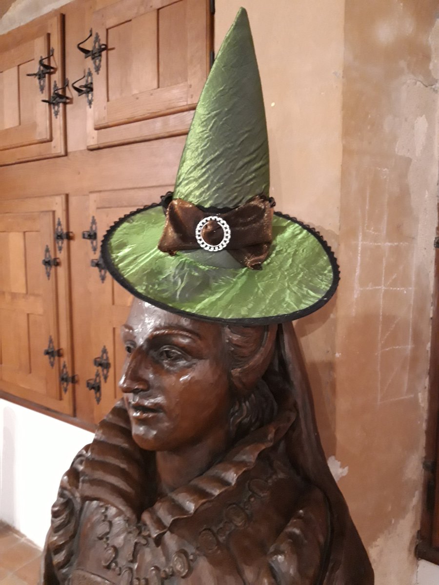 MusJeanneAlbret's tweet photo. ����‍♀️Derniers préparatifs pour l'animation de demain 🤗... A suivre des à présent avec le mot-dièse #HarryPotterOrthez https://t.co/XPu9lj6F9V