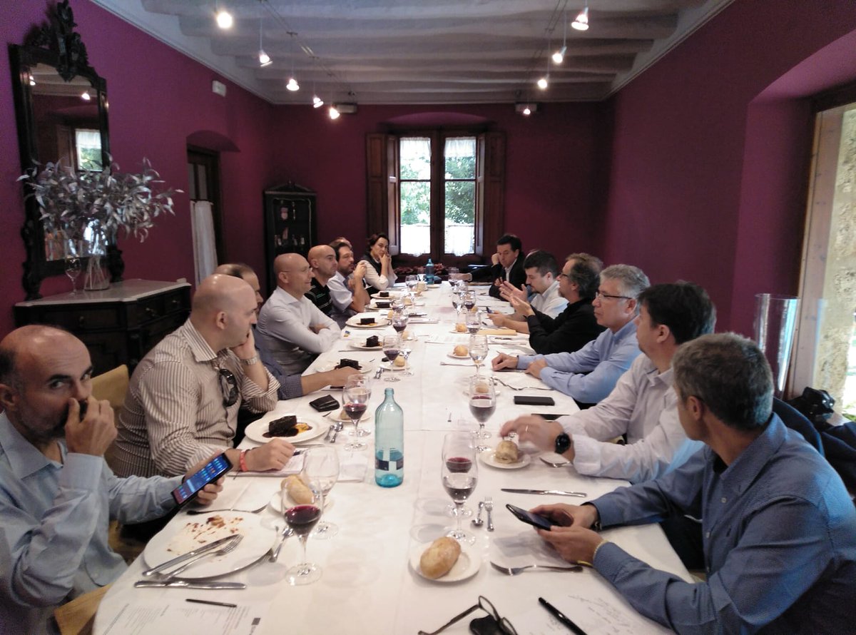 CatPL_swl's tweet photo. Avui dinem amb @SinergiaB per fer pinya al sector TIC de Catalunya https://t.co/l3qaqONsbz