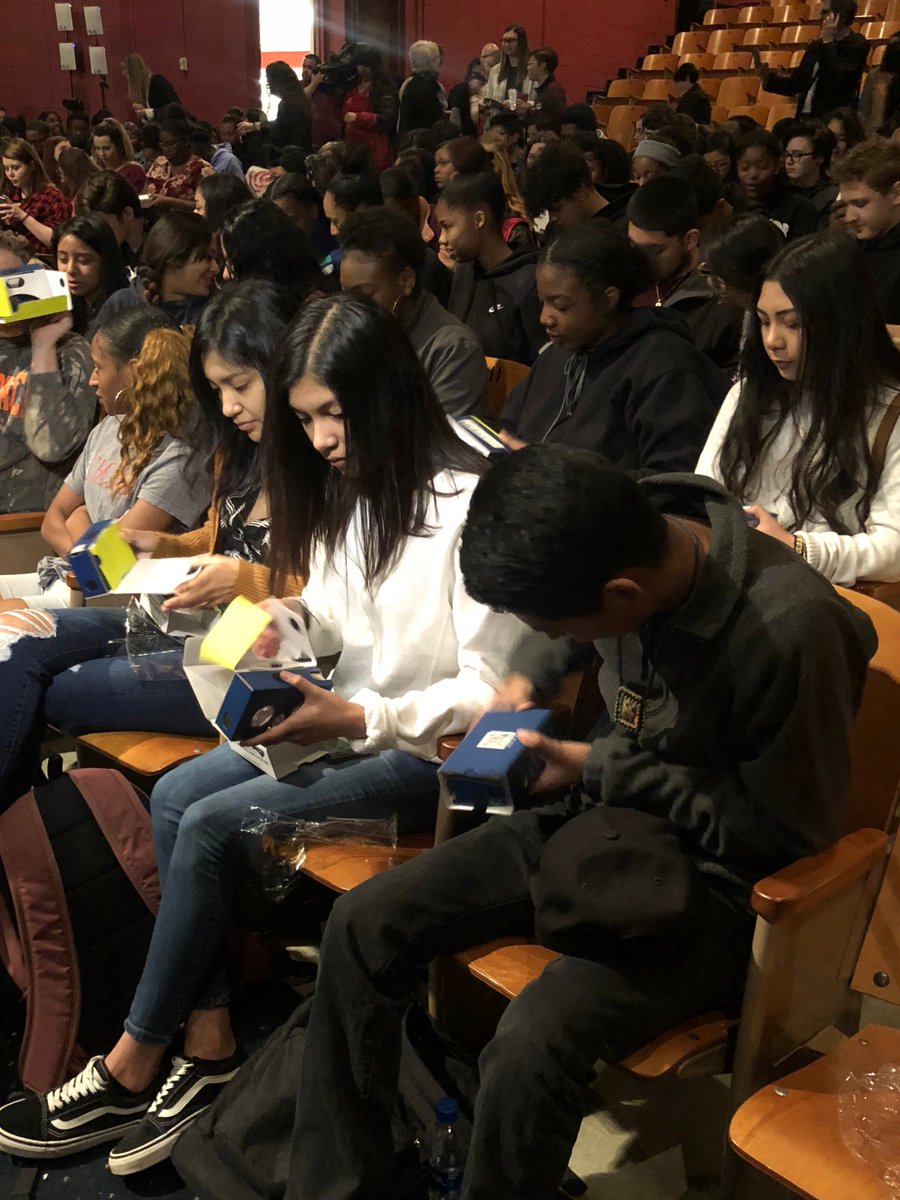 GEARUPNC's tweet photo. Let the virtual college tours BEGIN! Want to see what the students are seeing? Check out the GEARUp VR app #VRCollegeDay #GEARUpNC https://t.co/HRagcgcXqS