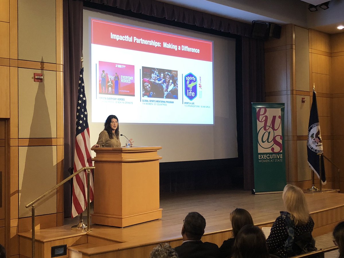 SportsEmpower's tweet image. Visiting @statedept for Executive Women @ State event with guest speaker @LauraCGentile of @espnW! 💪🏽🎥💥 #GSMP2018 #sportsdiplomacy