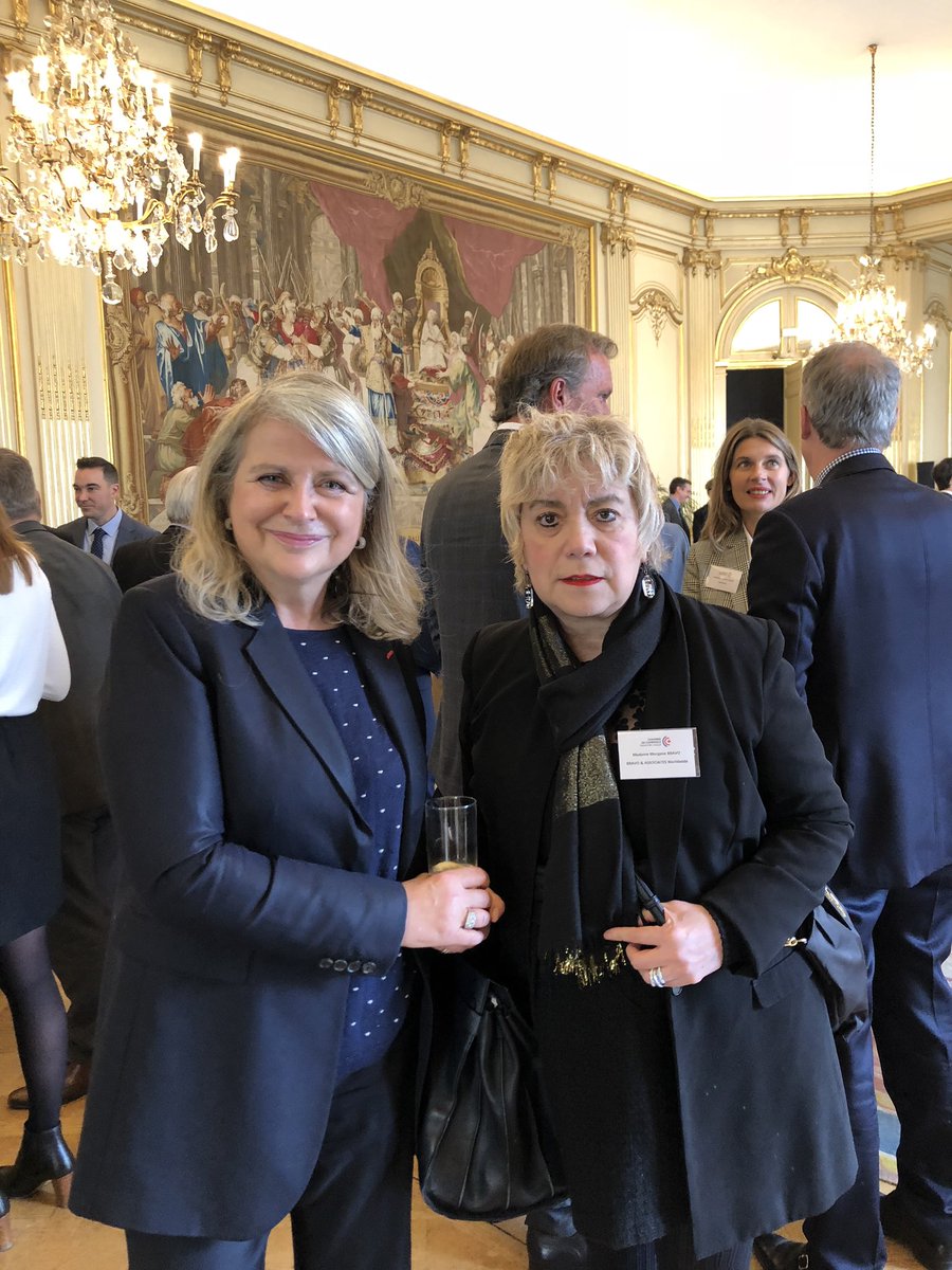 🔴Félicitations à la @ChambreCanada 
Passionnante réunion conjointe 👉l’ambassadrice #Canada🇨🇦 en 🇫🇷 @HudonIsabelle & l’ambassadrice de #France🇫🇷au 🇨🇦  @kareen_rispal .👏
#Femmes  #Diplomatie #AmitieCAFR #Laval #Paris #Sénat