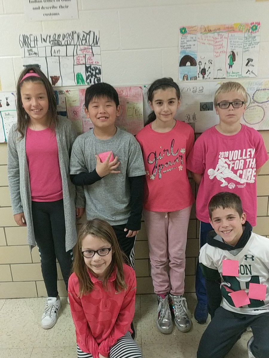 RichieMinner's tweet photo. Western Row 205 is ROCKIN the "Pink Out" #stompoutcancer #MasonMoment https://t.co/Puuf6PNlGF
