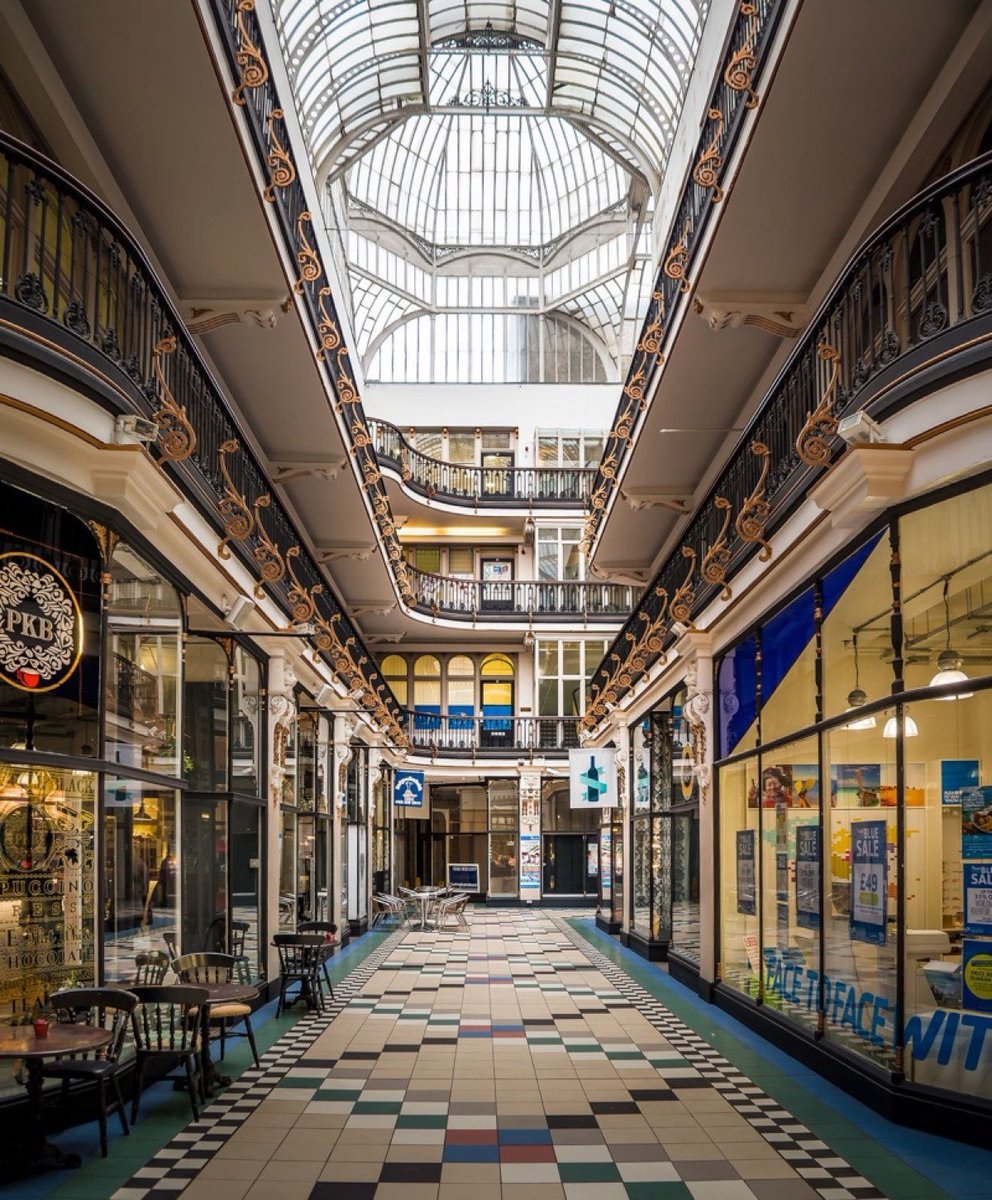 jamesmedd's tweet photo. We're opening a weekend-long exhibition of Sonic Pixels at Barton Arcade tonight as part of @McrSciFest! New tech, new interactive possibilities, and compositions by @Gemma_Nash, @owlproject, Jaydev Mistry, and @cornbrookcrt. Book for the opening here: https://t.co/M6xes8Sj8b https://t.co/jgYXvPskYM