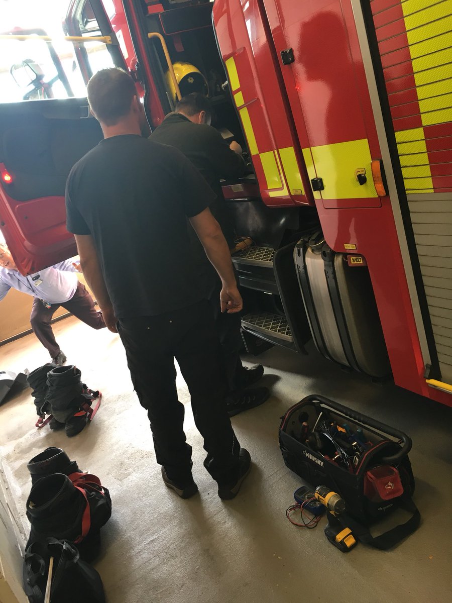 cfrs_cambridge's tweet image. White watch Twitter day 🚒 

Running repairs on Papa 5 
#sure24
#qbitec #timespace #teamcambsfire
#mind