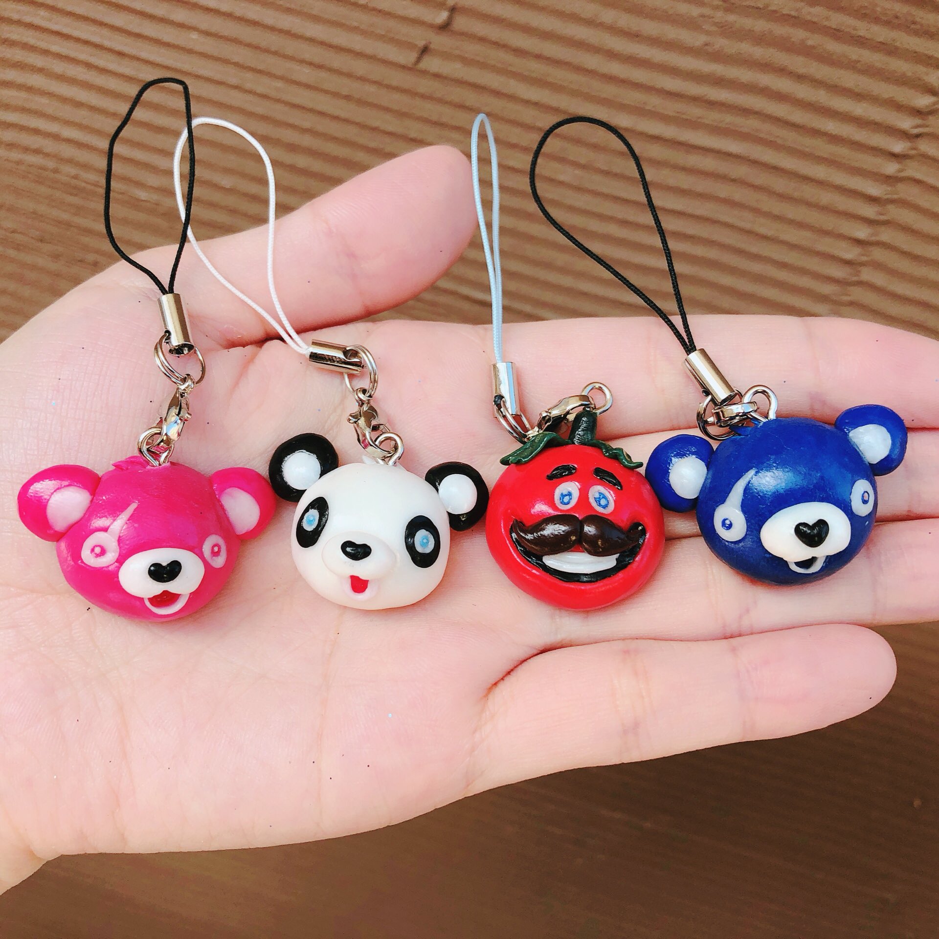 Happycraft 樹脂粘土 Fortniteストラップ作り方動画アップしました T Co S9vrrwnyvv 可愛いと思ったらrtして頂けると嬉しいです Polymerclay 粘土 樹脂粘土 ダイソー 100均 Fortnite フォートナイト ストラップ